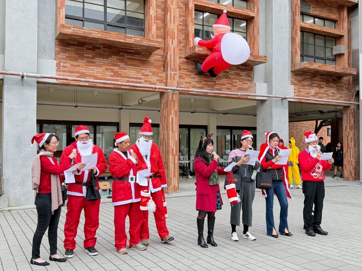 一張含有 服裝, 建築, 人員, 戶外 的圖片

AI 產生的內容可能不正確。